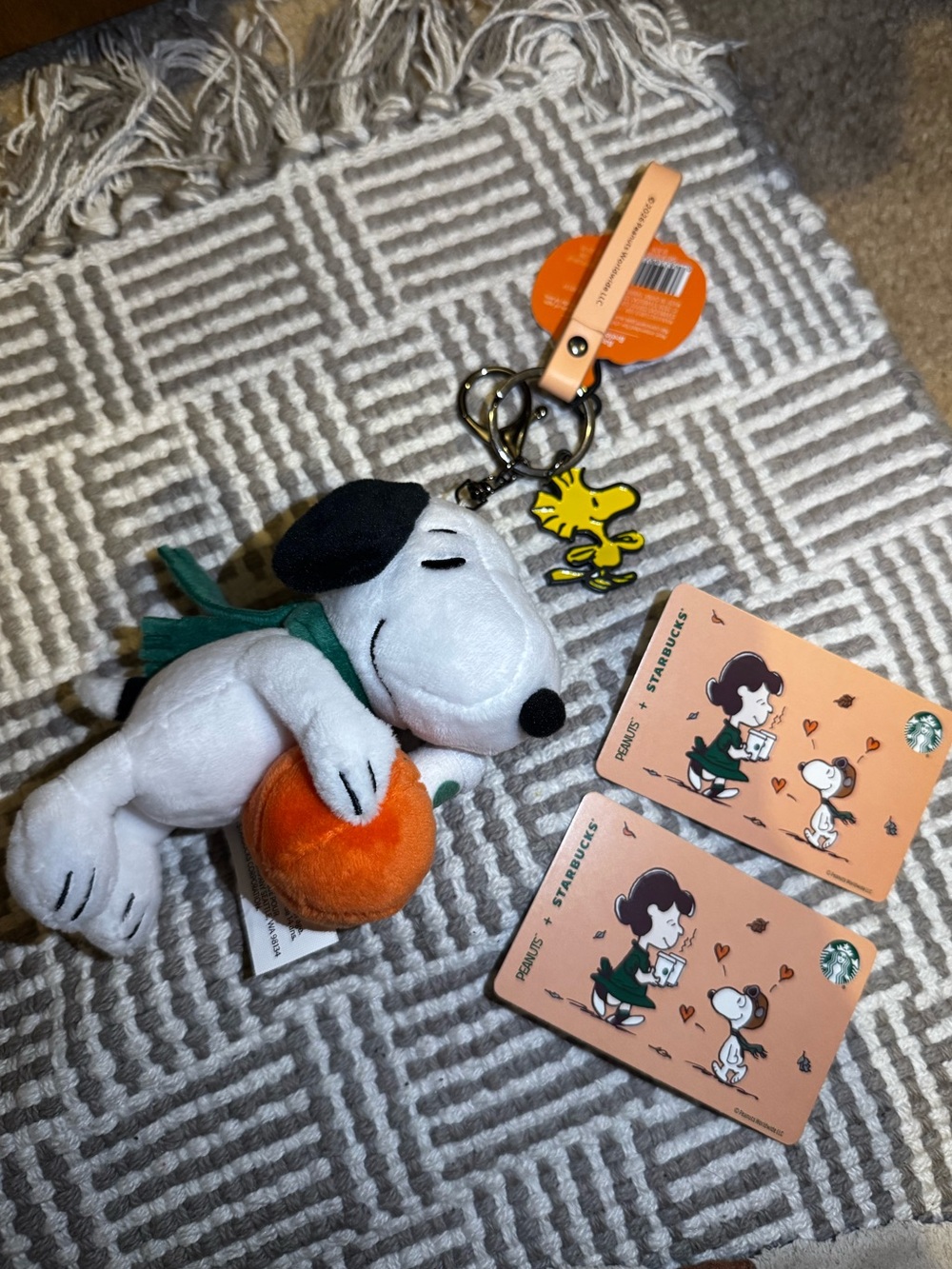 Starbucks x Peanuts Snoopy keychain charm